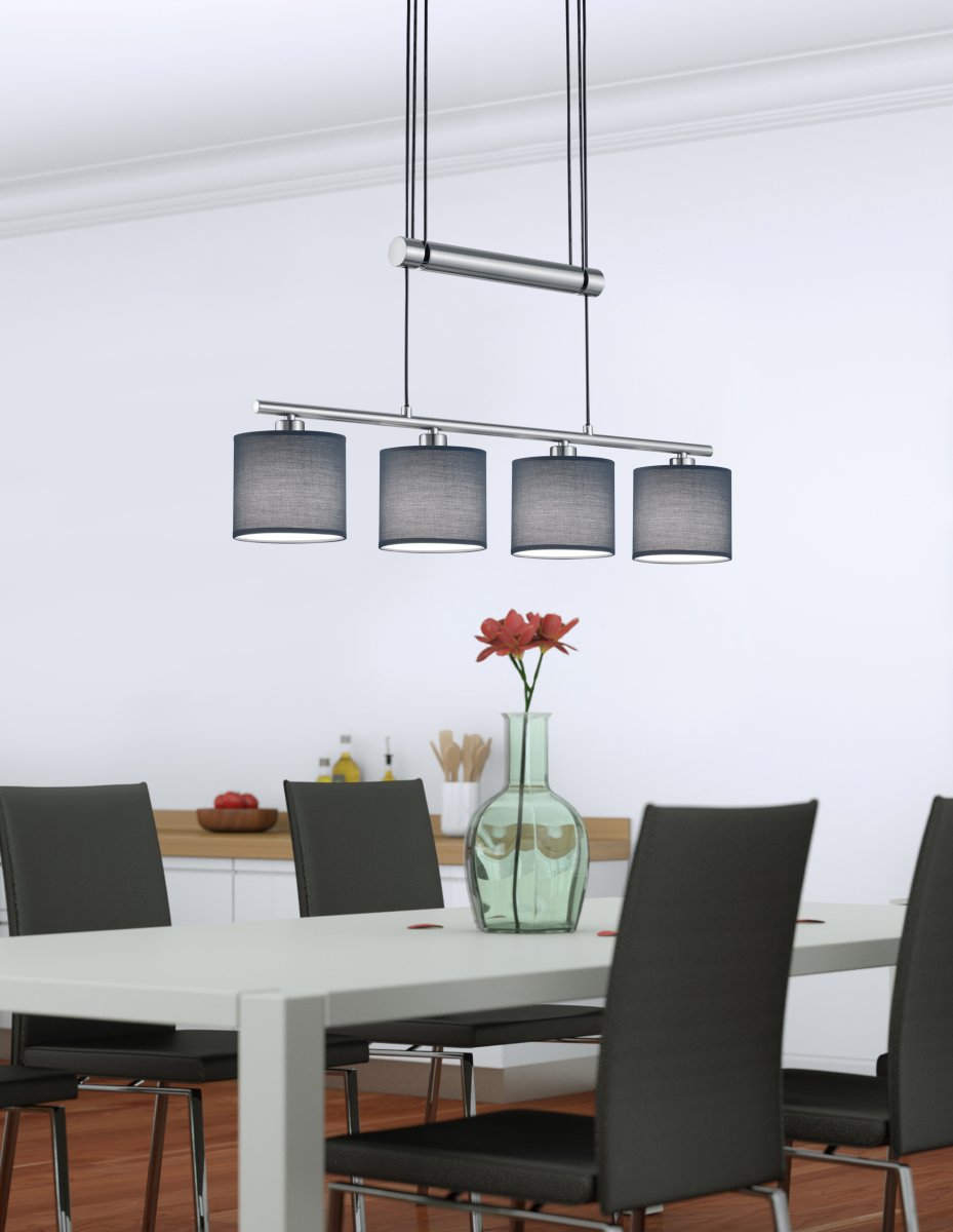 Garda 77cm Grå Taklampe Fra Trio Lighting - Metallrammen i matt nikkel og stoffskjermene i grått harmonerer spesielt godt sammen og passer til en enkel og moderne interiørstil.