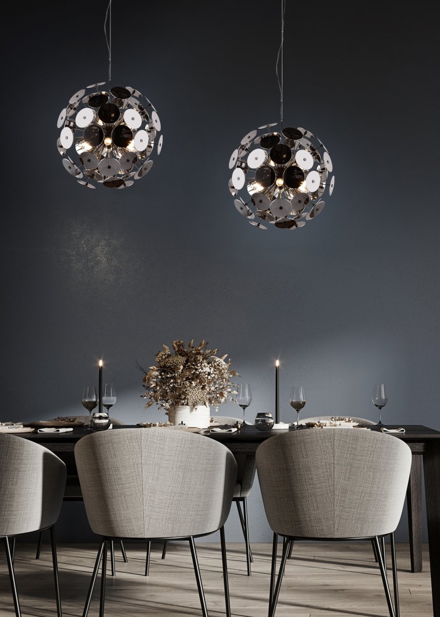 Discalgo Ø54 Svart Taklampe Fra Trio Lighting - Glassrutene reflekterer lyset i et krombelegg, mens det matte sorte metallet skaper en rikt nyansert fargekontrast.