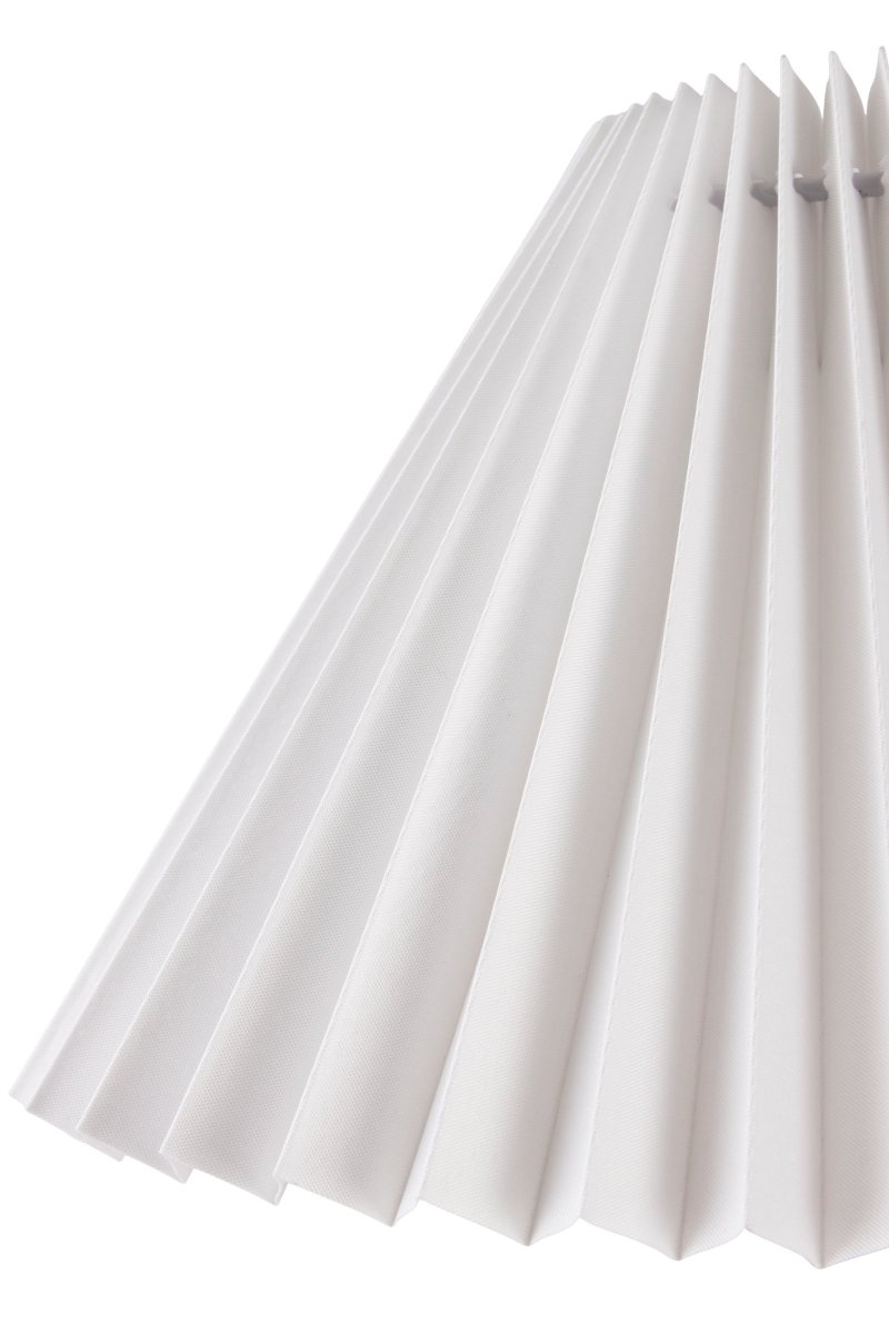 Flora 40cm Terrakotta bordlampe Fra Globen Lighting - Johanna &oslash;nsket &aring; designe en lampe som ble skapt av materialer, farger og former som reflekteres i naturen og som passer b&aring;de i landlige og moderne omgivelser.