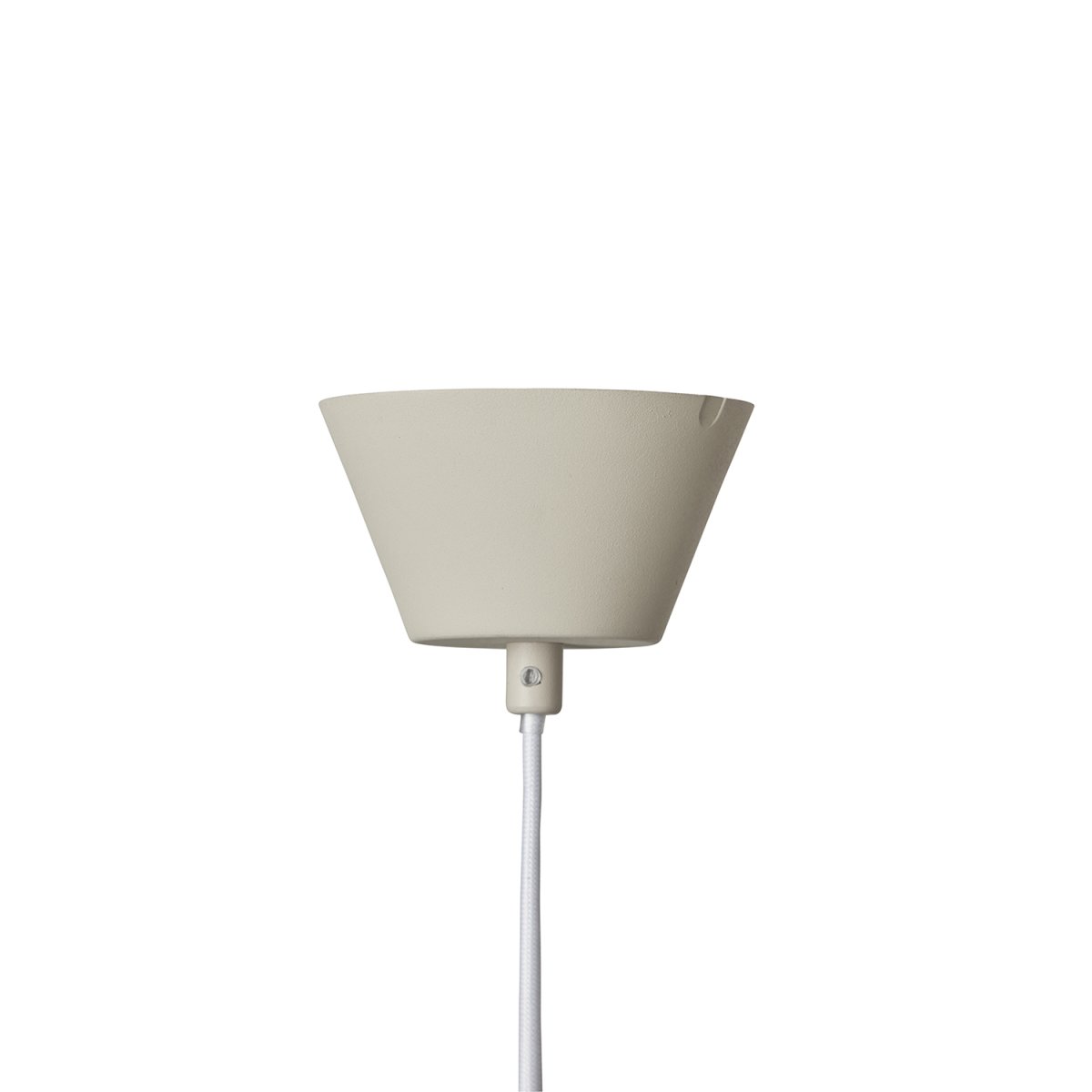 Down Ø15 Lys beige Taklampe Fra CO Bankeryd - Taklampen Down 15 har et ungdommelig og tidsriktig design som med sitt atmosfæriske lys passer perfekt over spisebordet.
