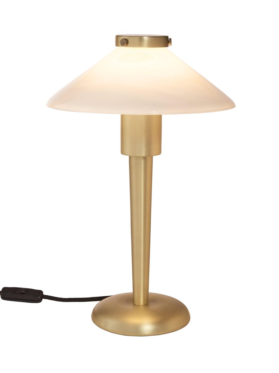 August 34cm Messing bordlampe Fra PR Home - Lampeskjermen er laget av glass og skrus fast; plasser ved hjelp av en metallhette i samme finish som foten.