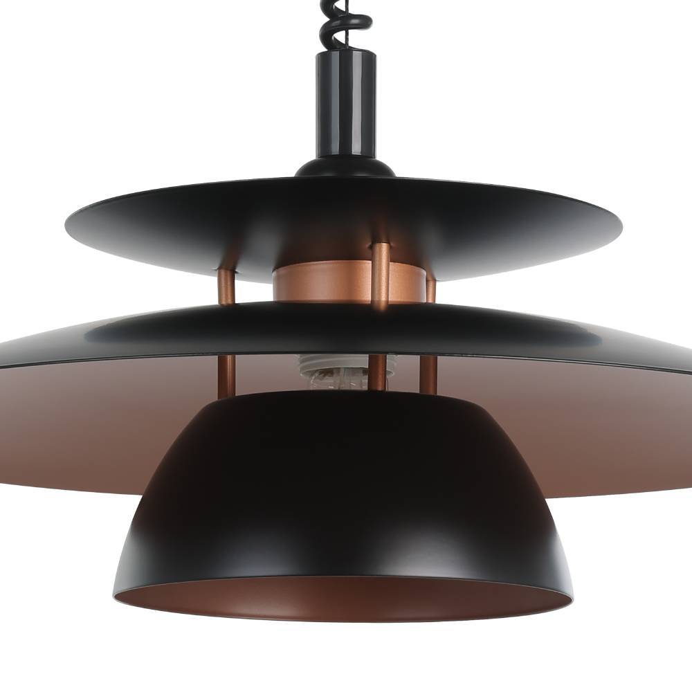Brenda Ø43 Svart Taklampe Fra Eglo - De sorte og kobberfargede skjermene skaper en vakker kontrast som gir rommet en varm og innbydende atmosfære.