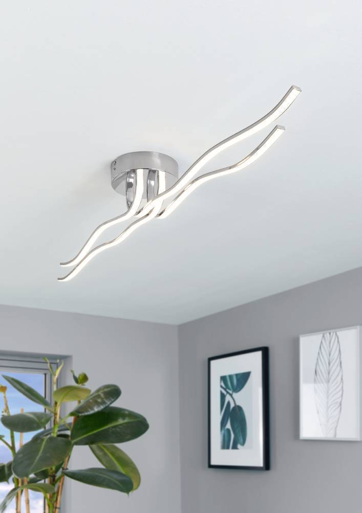 Roncade 108cm Krom plafond Fra Eglo - Lampen gir et subtilt og behagelig lys som sprer seg jevnt i rommet, noe som gj&oslash;r den perfekt for b&aring;de stue og spisestue.