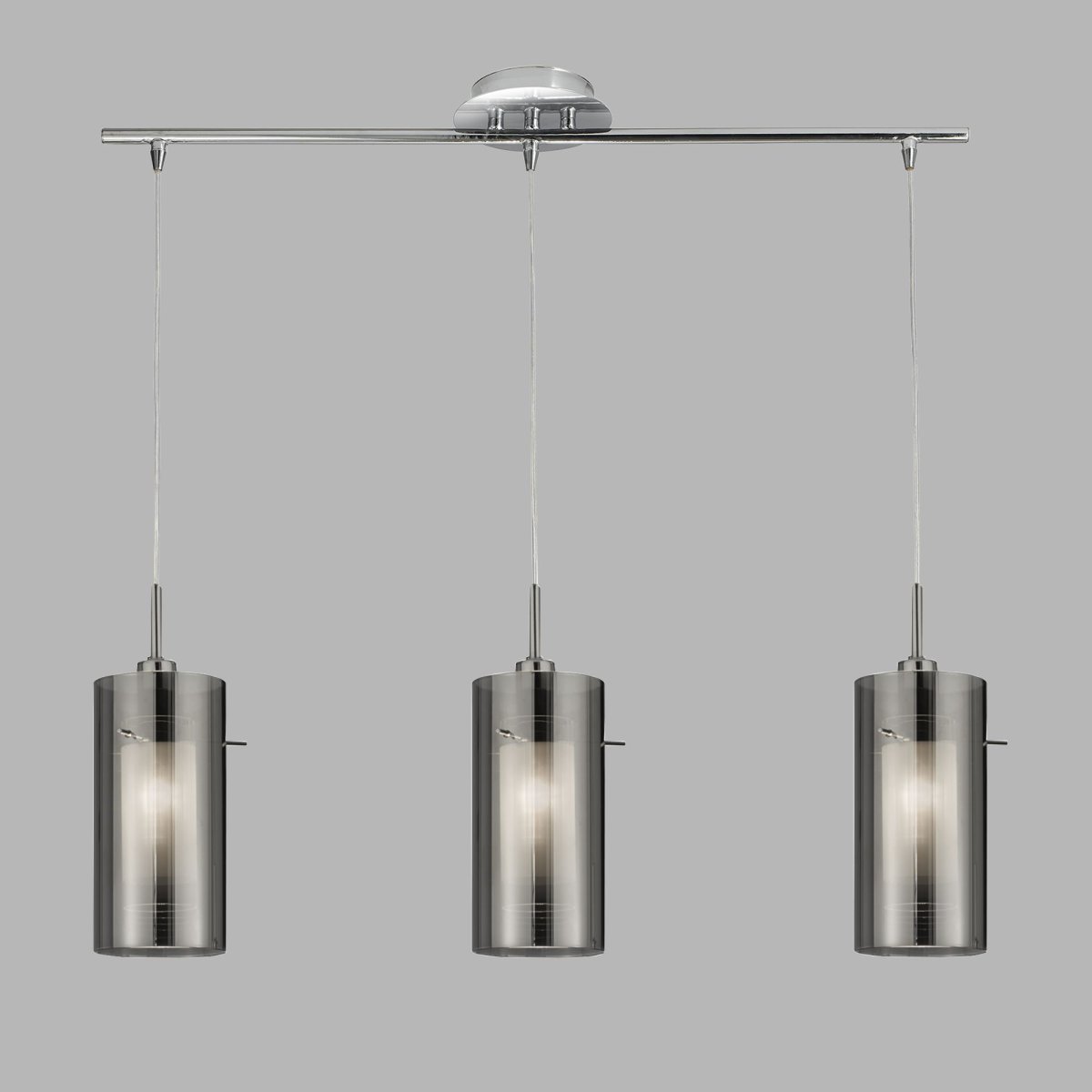 Duo 70cm Sølv Taklampe Fra Searchlight - Duo-pendellampe i satengsølvfinish med tre doble sylinderglassskjermer gir et moderne og stilig inntrykk på kjøkkenet eller i spisestuen, perfekt plassert over kjøkken- eller spisebordet.