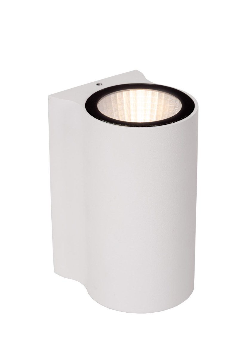 Akra Hvit utendørslampe Fra Lucide - Denne kompakte, sylindriske vegglampen er laget av høykvalitets aluminium og er laget for å gi pålitelig og langvarig utendørsbelysning.