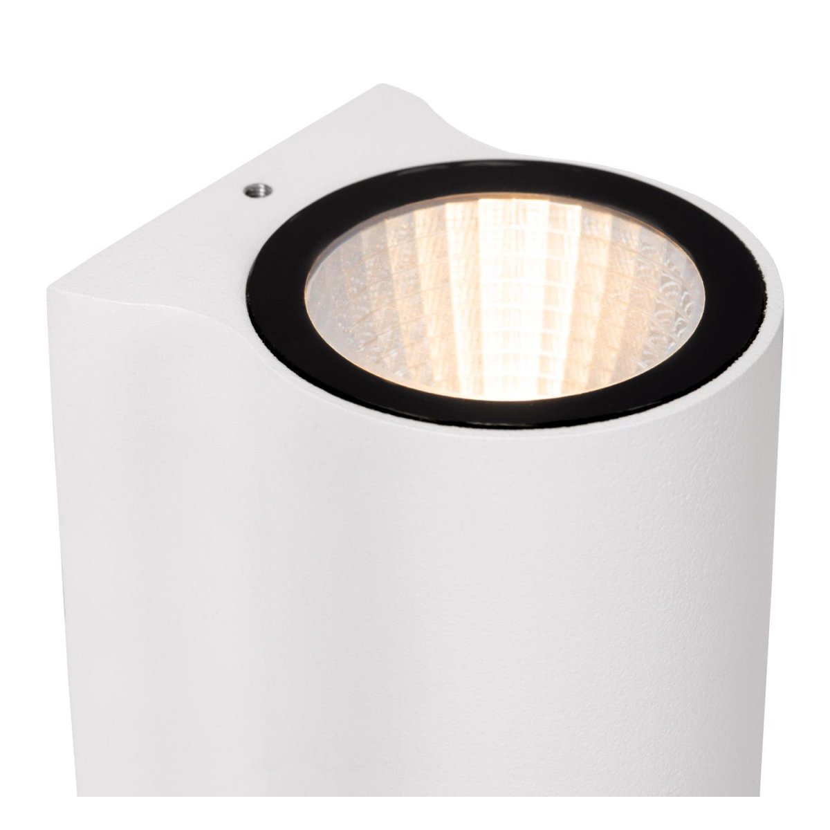 Akra Hvit utendørslampe Fra Lucide - Denne kompakte, sylindriske vegglampen er laget av høykvalitets aluminium og er laget for å gi pålitelig og langvarig utendørsbelysning.