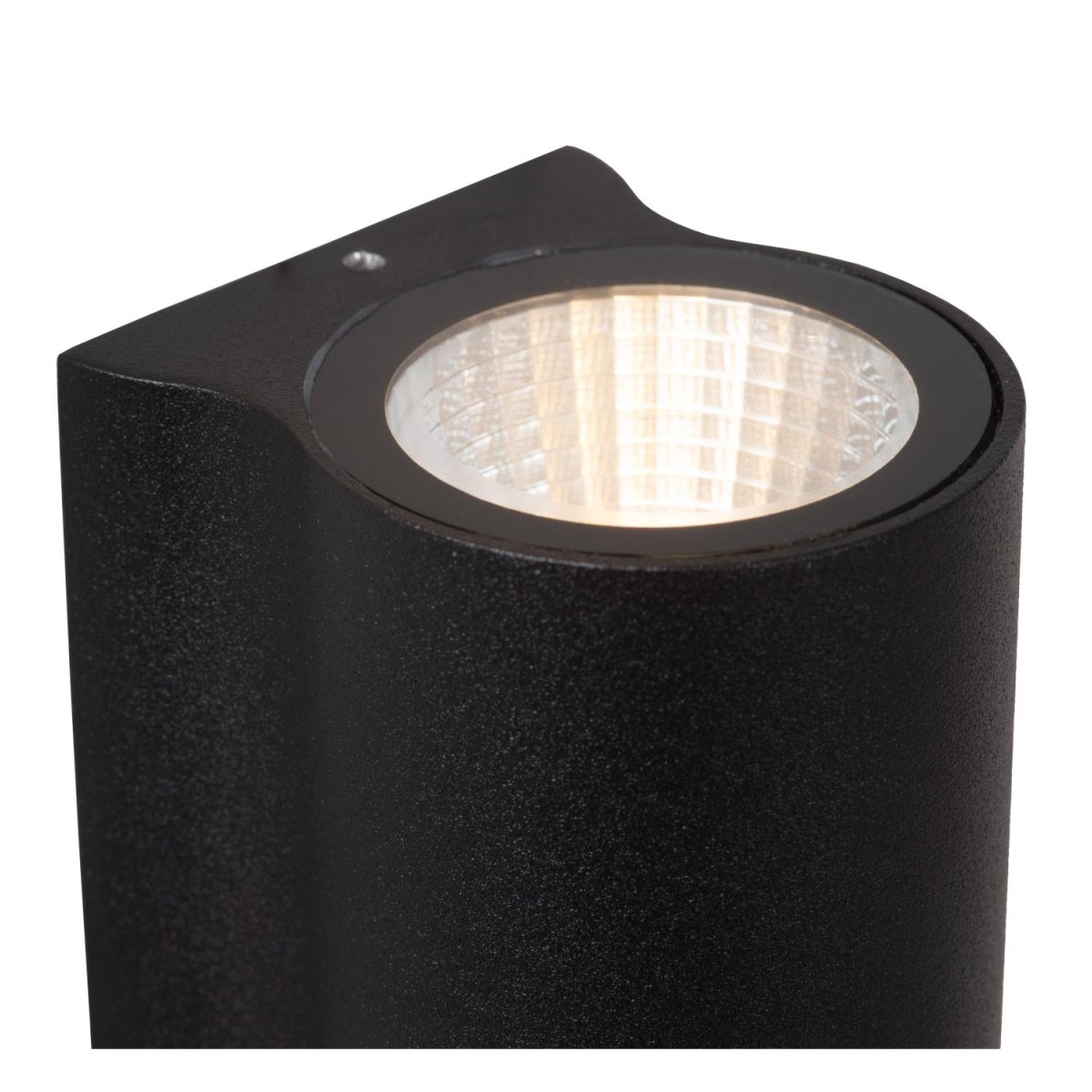 Akra Svart utendørslampe Fra Lucide - Med en integrert LED-lampe som sprer et varmhvitt lys nedover og oppover, sikres et behagelig lysmiljø.