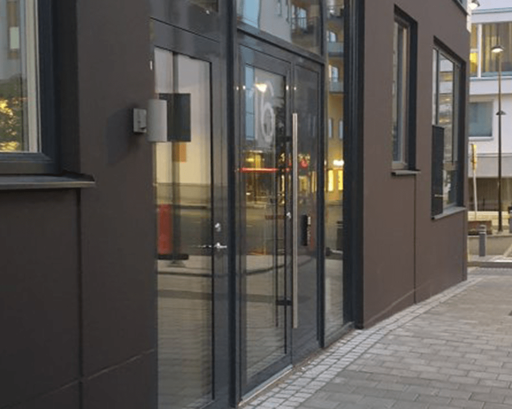 Heron II Grå utendørslampe Fra Westal - Veggarmatur med opp- og nedlys.