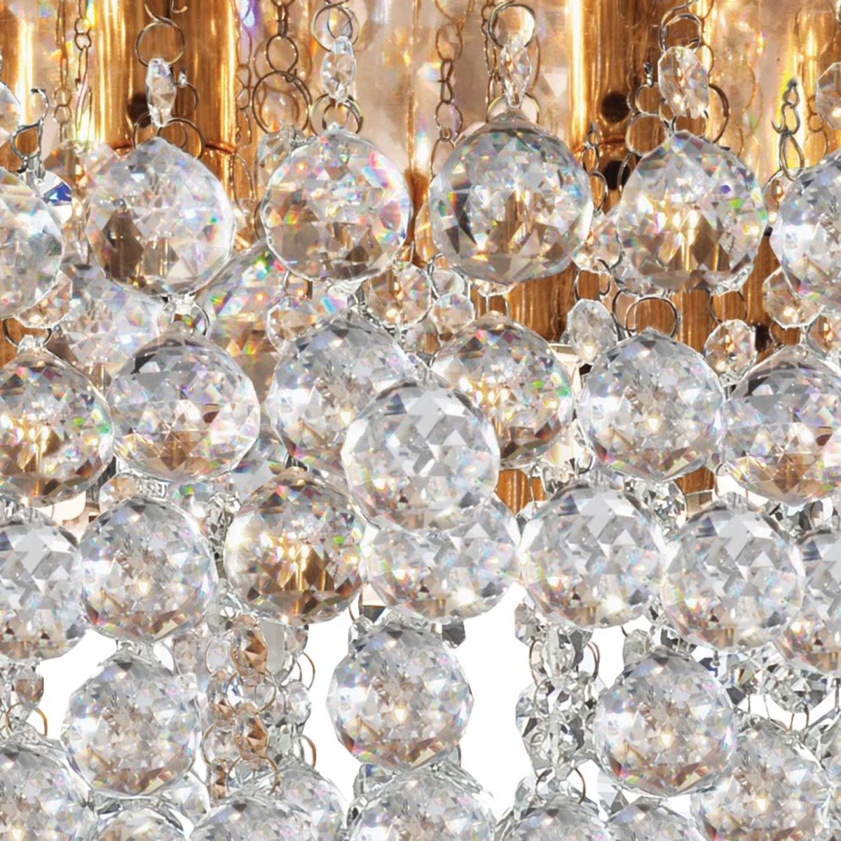 Hanna Ø55 Gull plafond Fra Searchlight - Den elegante gylne finishen sammen med en gullspeilbakplate fullfører utseendet til denne store, moderne lysekronen.