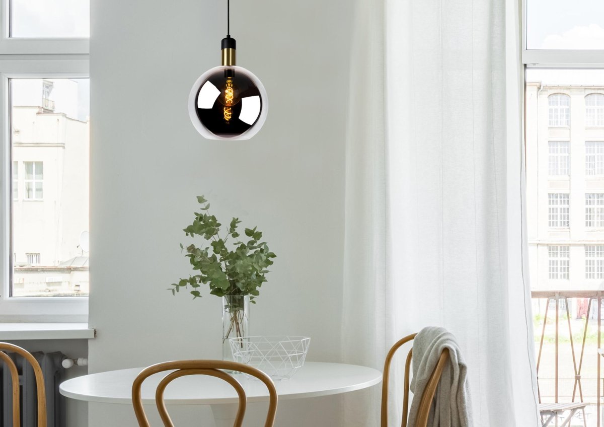 Julius Ø28 Røykfarget Taklampe Fra Lucide - Legg til en dimmer til din Julius og kontroller lysstyrken med et enkelt håndgrep.