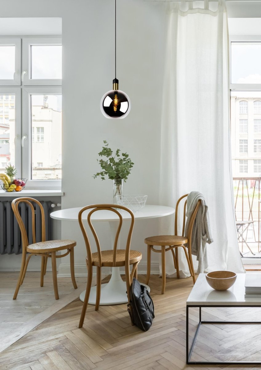 Julius Ø28 Røykfarget Taklampe Fra Lucide - Legg til en dimmer til din Julius og kontroller lysstyrken med et enkelt håndgrep.