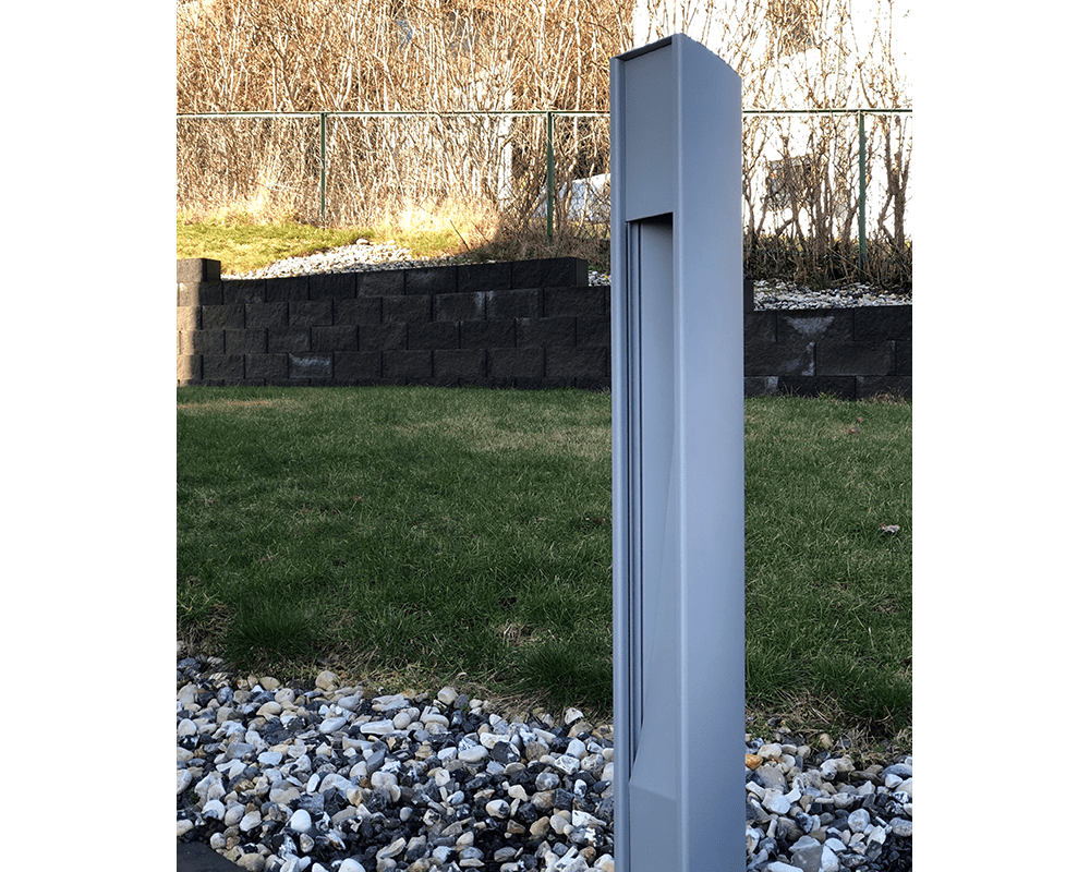 Trius 100cm Grå pullerter Fra Westal - Som tilbeh&oslash;r finnes det jordankere for innst&oslash;ping eller fundamentadaptere for montering i 108mm fundamenter.