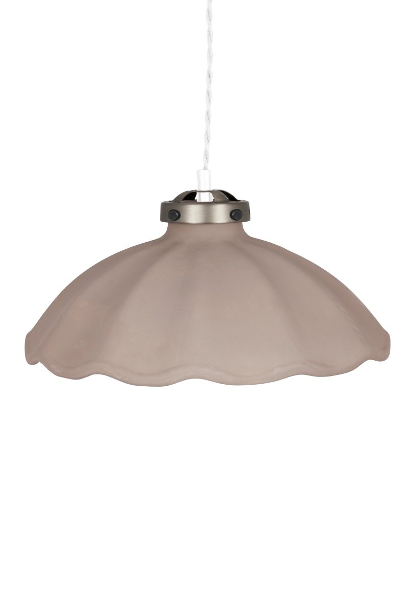Alva Ø30 Søle Taklampe Fra Globen Lighting - Den &oslash;verste delen som omslutter keramikken er laget av metall i fargen oksid og matches av en 120 cm hvit tvunnet tekstilkabel og hvit takkopp laget av plast.
