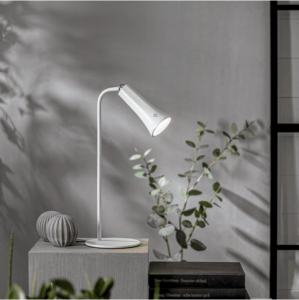 Functional 38cm Hvit bærbar Fra Star Trading - Lampen har berøringsfunksjon for justering av lysstyrke og valg av LED-farge, kjølig hvit, varmhvit eller dagslys.