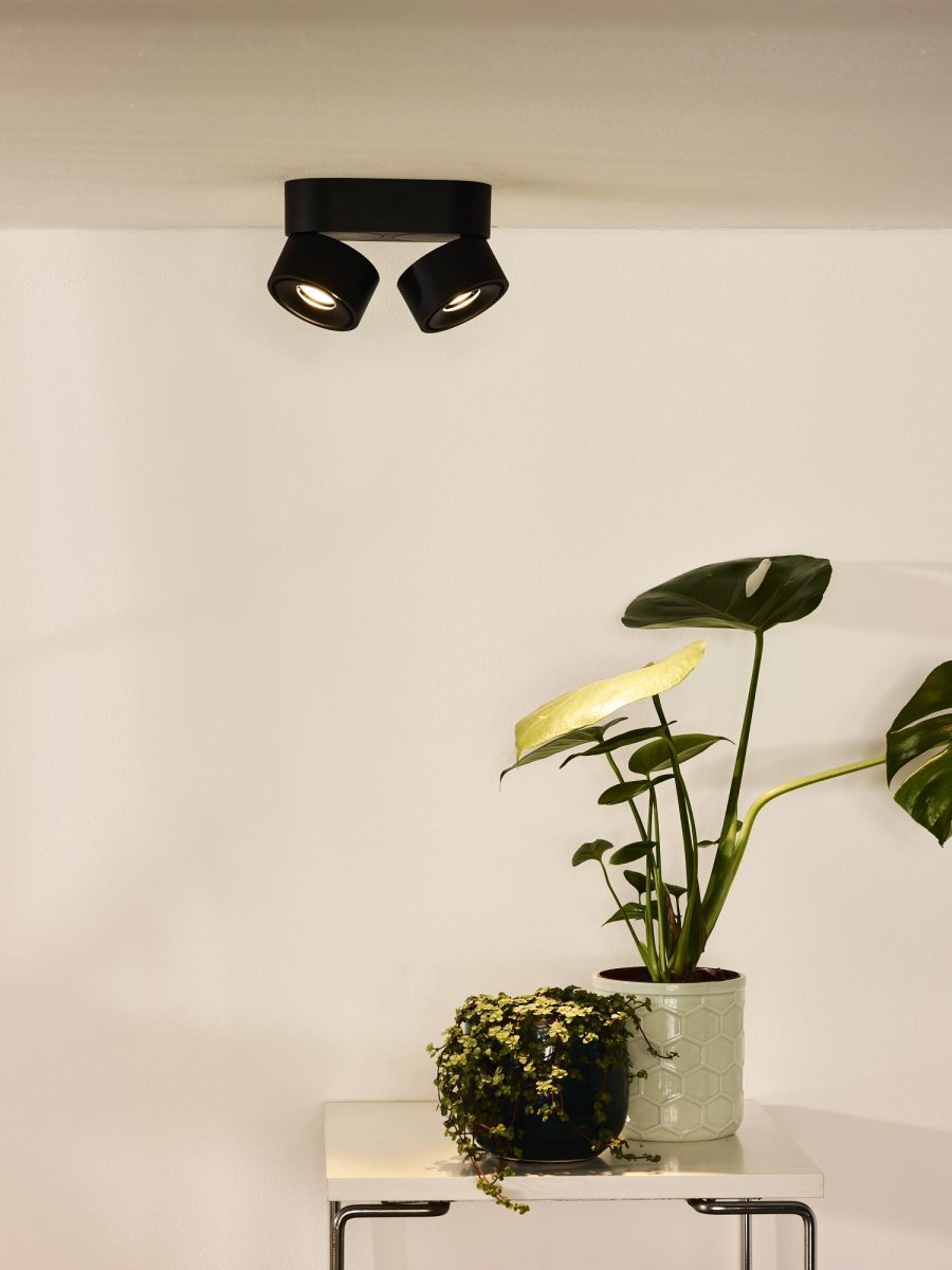 Yumiko 2 Svart spotlight Fra Lucide - Unike produktegenskaper:Med integrert dimbar LED-lyskildeUtstyrt med varmhvitt lys (2700K)Lett å koble til en dimmer (ekskl.