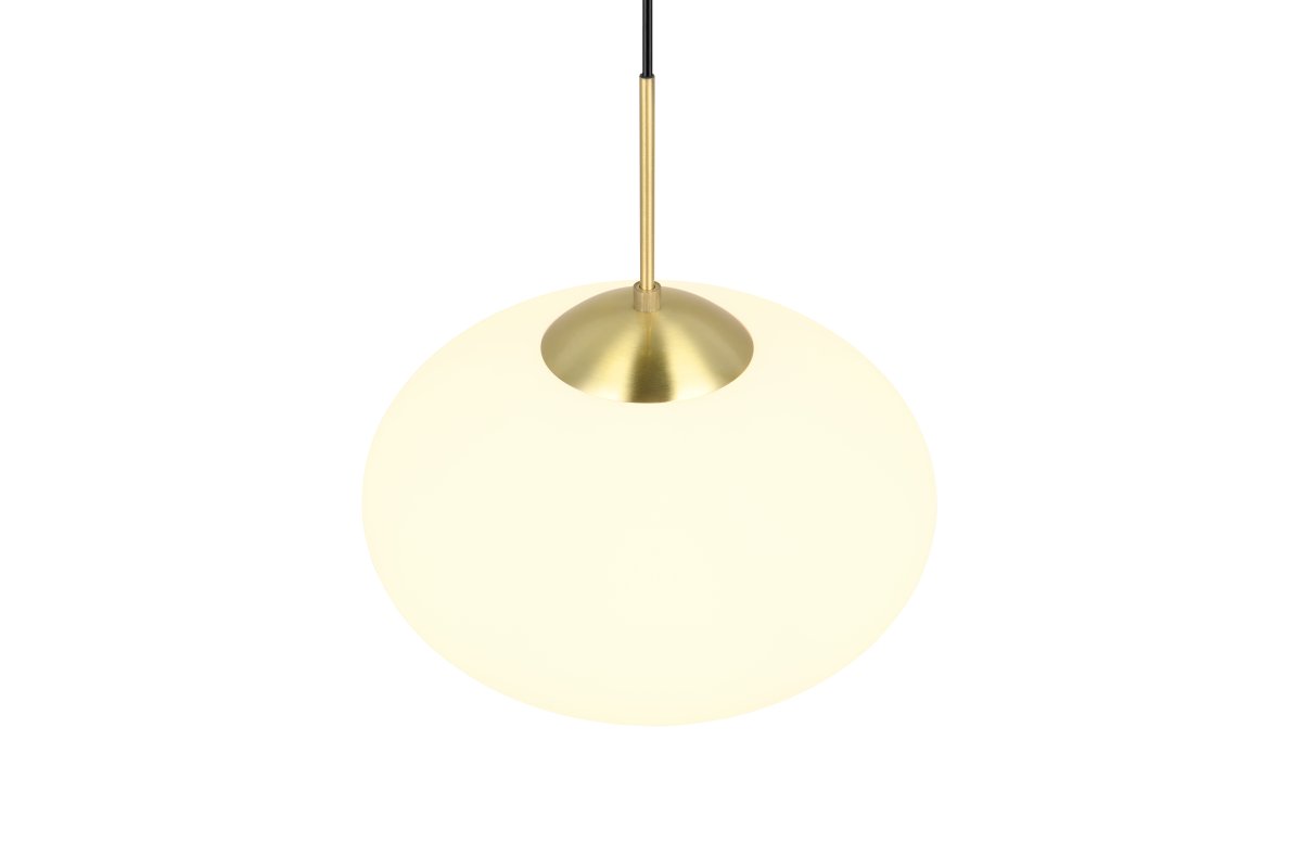 Fomento Ø40 Matt messing Taklampe Fra Trio Lighting - Kombinasjonen av matt messing og hvitt glass skaper en følelse av luksus og raffinement.