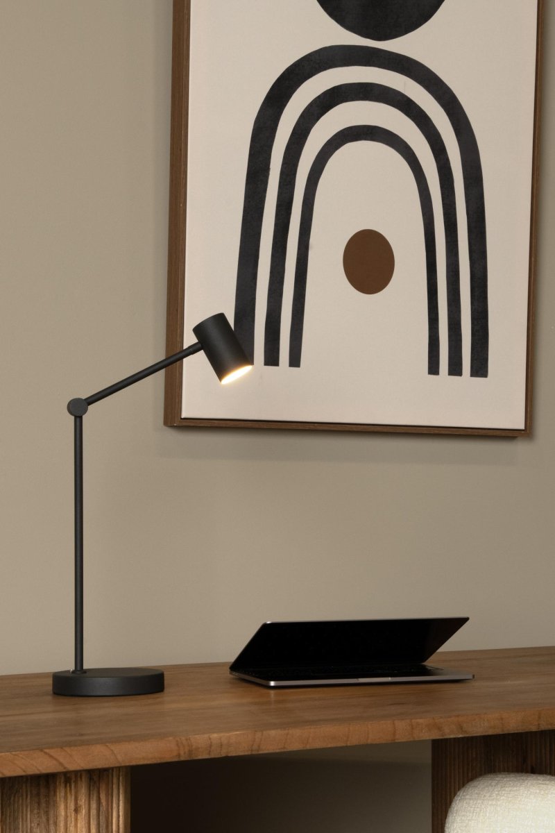 Tipik 64cm Svart skrivebordslampe Fra Lucide - Enten du vil ha sterkt lys for å studere eller en koselig glød for å lese en god bok, valget er ditt!