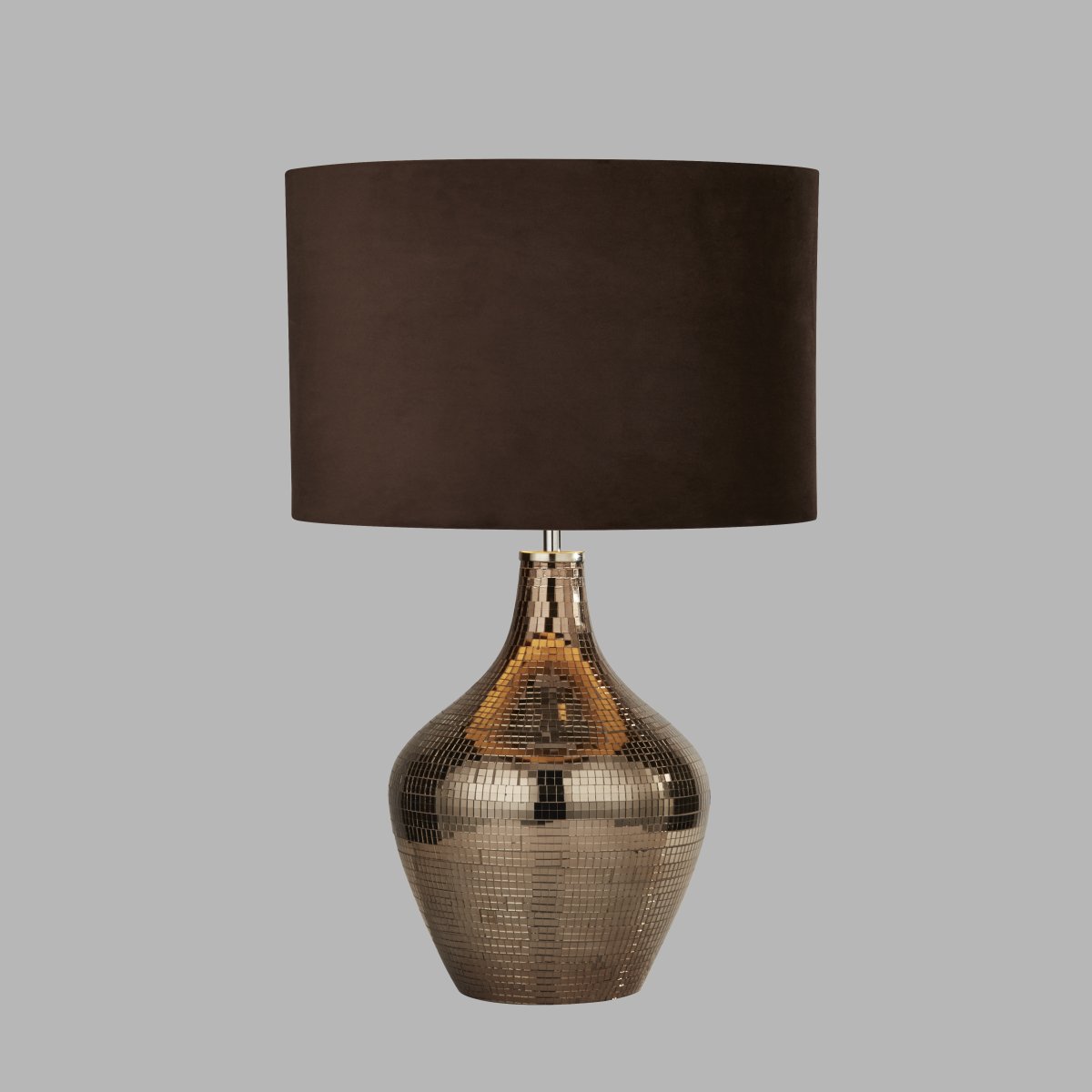 Disco 54cm Brun bordlampe Fra Searchlight - Lampen skaper en varm og innbydende atmosf&aelig;re samtidig som den er en dekorativ detalj som trekker blikket.