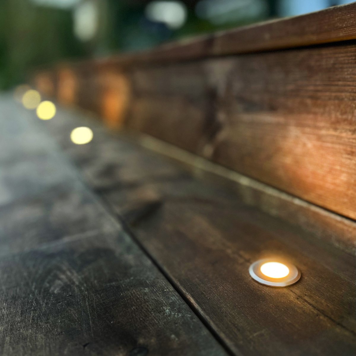 Dexter x5 Sølv Fra Lightson - P&aring; en bro eller langs en sti kan det skapes en myk lysstr&oslash;m mens lyset viser vei.