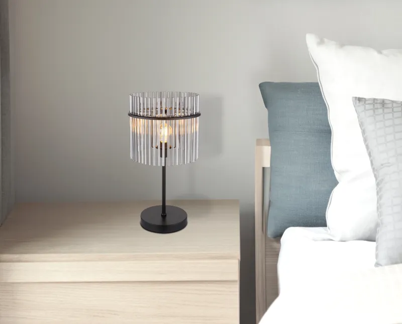 Gorley 55cm Svart bordlampe Fra Globo Lighting - Med sitt genomt&auml;nkta utf&ouml;rande och h&ouml;gkvalitativa material sm&auml;lter Gorley harmoniskt in i moderna inredningsstilar och ger varje rum en stilfull touch.