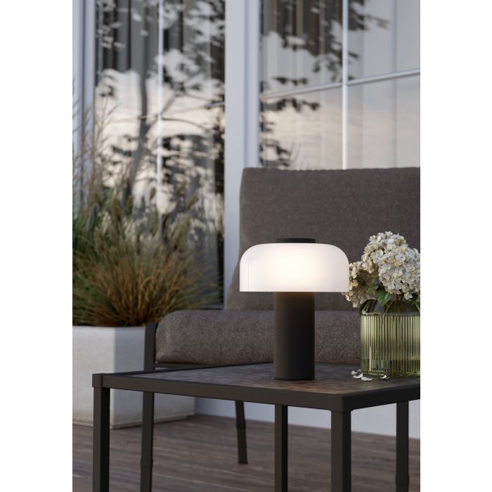 Ponente 20cm Hvit bærbar Fra Eglo - Ponente er en bærbar bordlampe med moderne design og smart funksjonalitet.