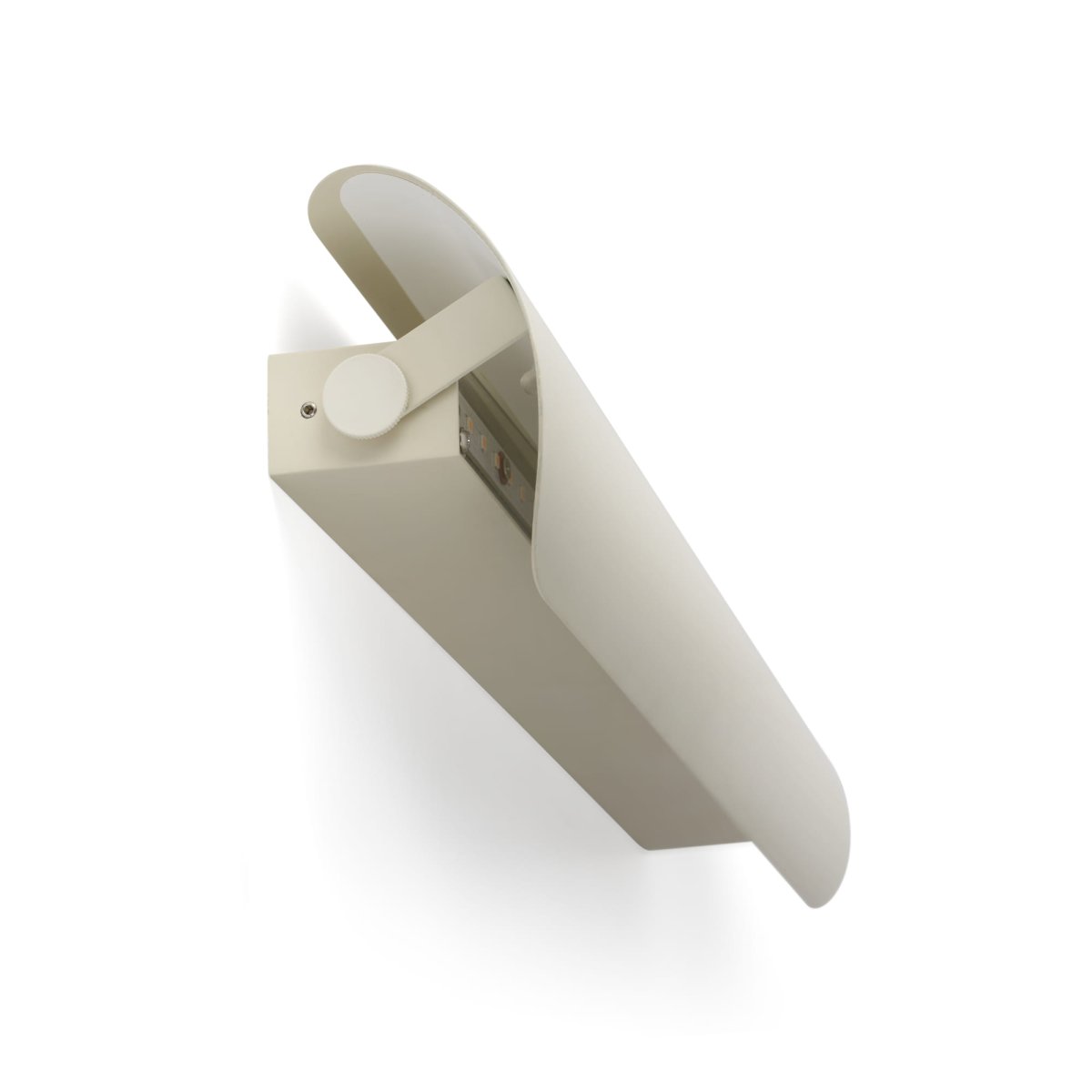 Novo 50cm Beige vegglampe Fra Faro Barcelona - Lampen er laget av metall og kan monteres b&aring;de vertikalt og horisontalt, noe som gj&oslash;r den fleksibel for forskjellige rom og behov.