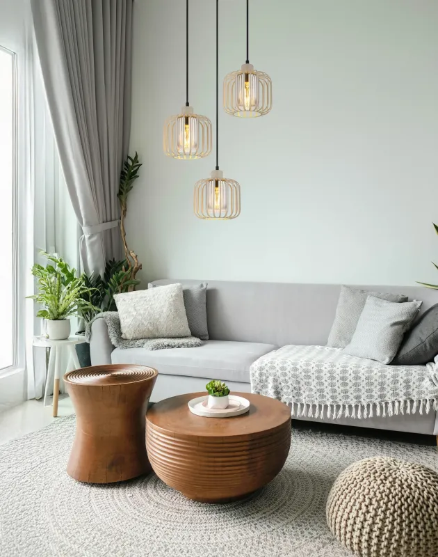 Alfred Ø44 Sand Taklampe Fra Globo Lighting - Den &auml;r tillverkad av sandf&auml;rgad matt metall och har mjukt rundade metalln&auml;tssk&auml;rmar med en inre glascylinder, som skapar ett elegant och luftigt uttryck.
