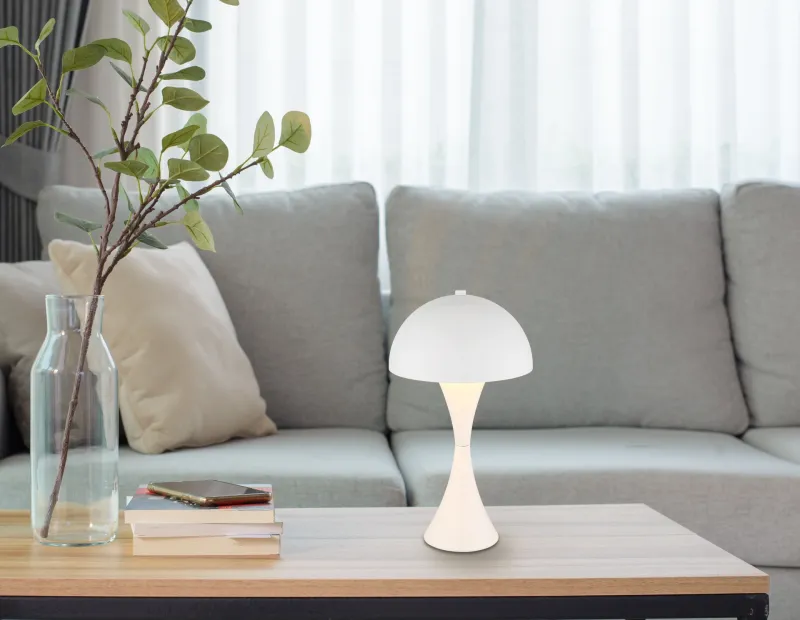 Dima 36cm Hvit bordlampe Fra Globo Lighting - Perfekt f&ouml;r moderna milj&ouml;er, d&auml;r den ger en sofistikerad touch samtidigt som den sprider behagligt ljus.