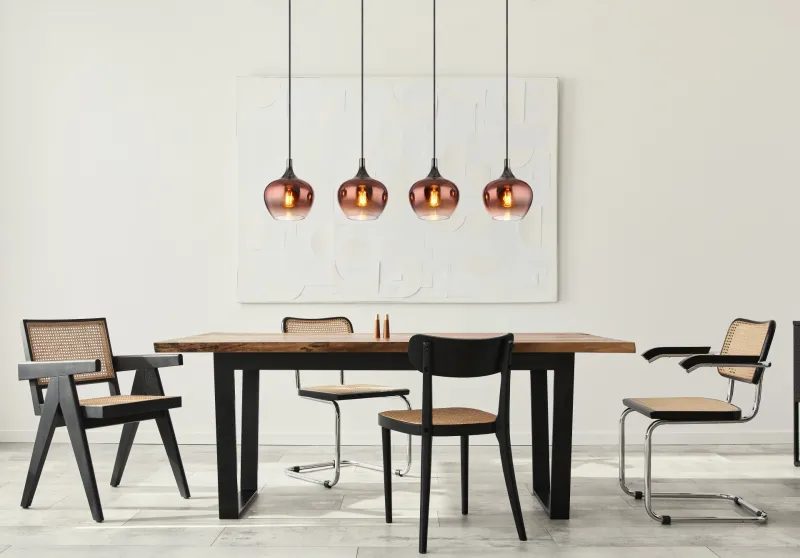 Maxy 100cm Kopper Taklampe Fra Globo Lighting - Den mattsvarta och krompl&auml;terade metallstommen ger lampan en modern och sofistikerad look, medan de kopparf&auml;rgade glaskuporna med en klar och tonad gradient skapar en unik ljusupplevelse.