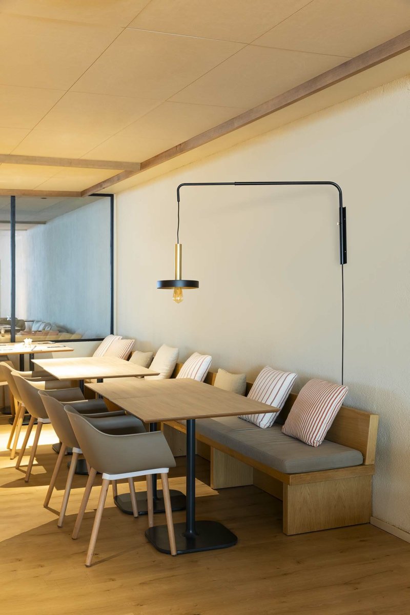 Whizz 70cm Svart vegglampe Fra Faro Barcelona - Whizz er en designserie av Christoph Friedrich Wagner som kombinerer moderne estetikk med eksklusive materialvalg.