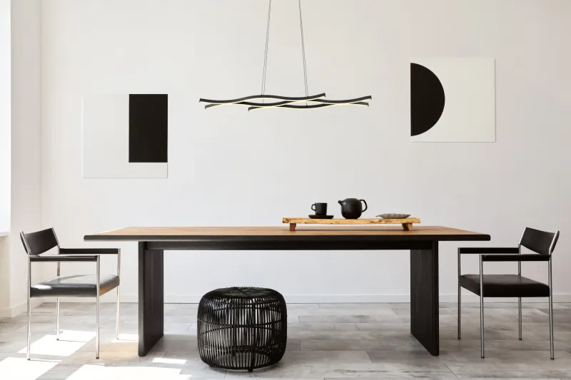 Geronimo 108cm Svart Taklampe Fra Globo Lighting - Lampan &auml;r tillverkad av metall, aluminium och har en opalf&auml;rgad plastsk&auml;rm som ger en stilren och harmonisk estetik.