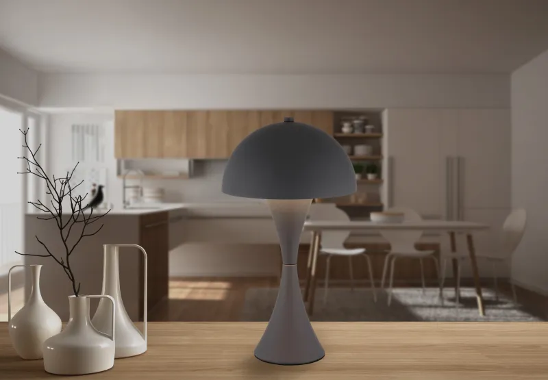 Dima 36cm Svart bordlampe Fra Globo Lighting - Perfekt f&ouml;r moderna milj&ouml;er, d&auml;r den ger en sofistikerad touch samtidigt som den sprider behagligt ljus.