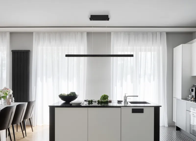 Dentsy 120cm Svart Taklampe Fra Globo Lighting - Med den smidiga touchknappen f&ouml;r av/p&aring; och den stegl&ouml;sa touchdimmern kan du enkelt justera ljusstyrkan efter &ouml;nskem&aring;l.