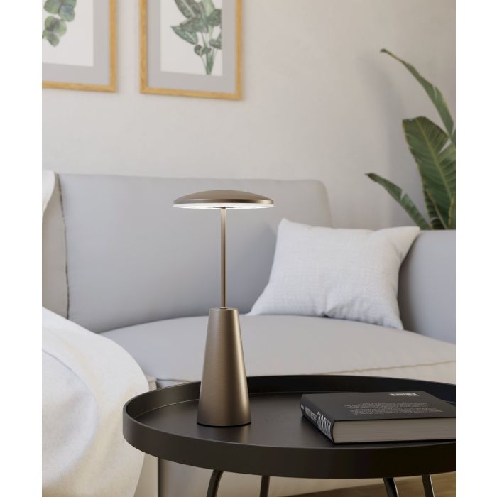 Piccola 28cm Bronse bærbar Fra Eglo - Lampen styres enkelt med en berøringsdimmer og lades via USB, noe som gjør den trådløs og enkel å ta med seg.