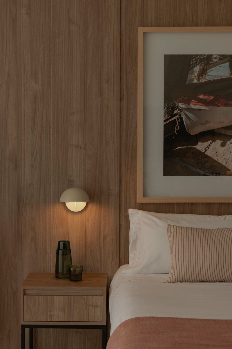 Matilda Ø17 Beige leselampe Fra Faro Barcelona - Matilda er en stilig vegglampe i beige, formet med rene geometriske linjer som passer inn i alle typer milj&oslash;er.