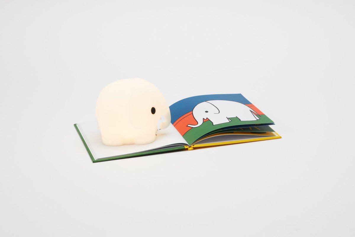 Bundle of Light - Elephant Mini Hvit barnelampe Fra Mr Maria - Legg til litt lys og glede til dagen og hjemmet ditt med denne sjarmerende Elephant-lampen.