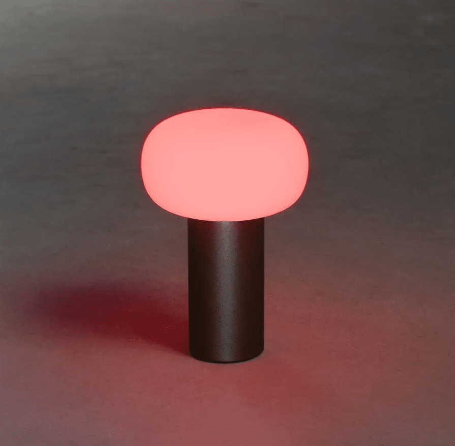 Antibes 20cm Svart bærbar Fra Konstsmide - Antibes er en moderne oppladbar bordlampe for utendørs bruk med mange funksjoner.
