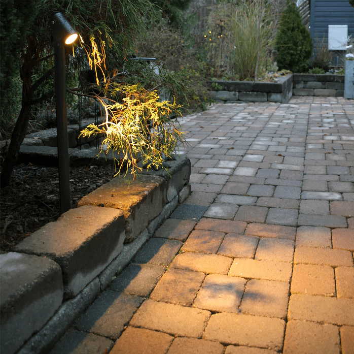 Luna65 Mørk grå Fra Lightson - &nbsp;Under vinterhalv&aring;ret n&auml;r sn&ouml;n t&auml;cker marken &auml;r Luna 65 ett utm&auml;rkt alternativ, eftersom den d&aring; kommer upp ovanf&ouml;r sn&ouml;t&auml;cket och skapar en magisk st&auml;mning i vinterlandskapet.