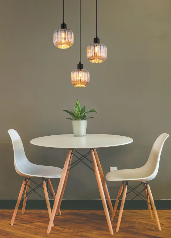 Tom Ø42 Røykfarget Taklampe Fra Globo Lighting - Den mattsvarta metallen ger ett modernt uttryck och passar perfekt in i olika inredningsstilar.
