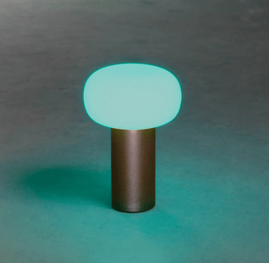 Antibes 20cm Rust bærbar Fra Konstsmide - Antibes er en moderne oppladbar bordlampe for utendørs bruk med mange funksjoner.