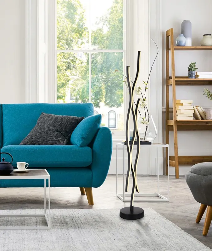 Geronimo Svart gulvlampe Fra Globo Lighting - Geronimo er det perfekte valget for de som leter etter en kombinasjon av moderne estetikk og funksjonell belysning.
