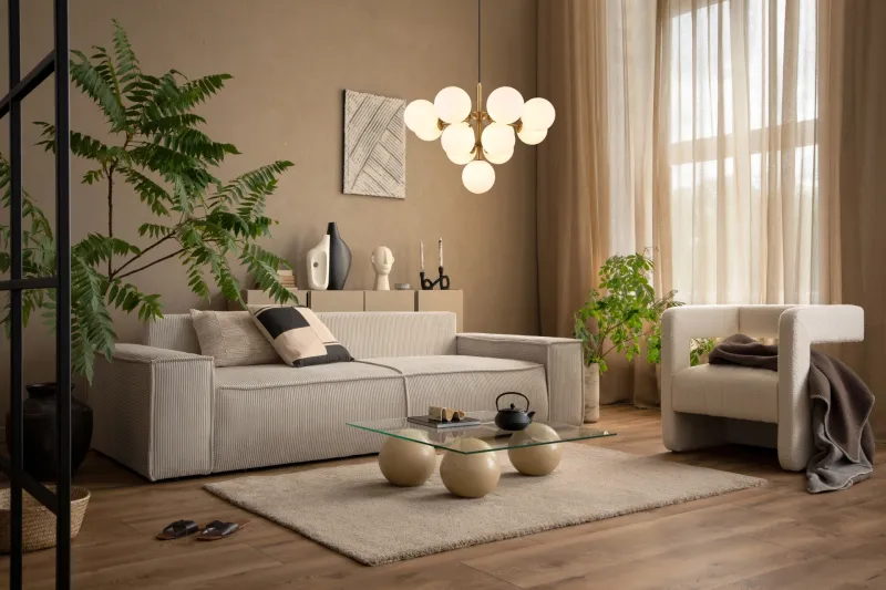 Grappy Ø56 Gull Taklampe Fra Globo Lighting - Grappy taklampa i guldf&auml;rgad metall blir en stilfull och lyxig detalj i varje rum med sin glamor&ouml;sa design och de 13st opalf&auml;rgade glaskulorna.