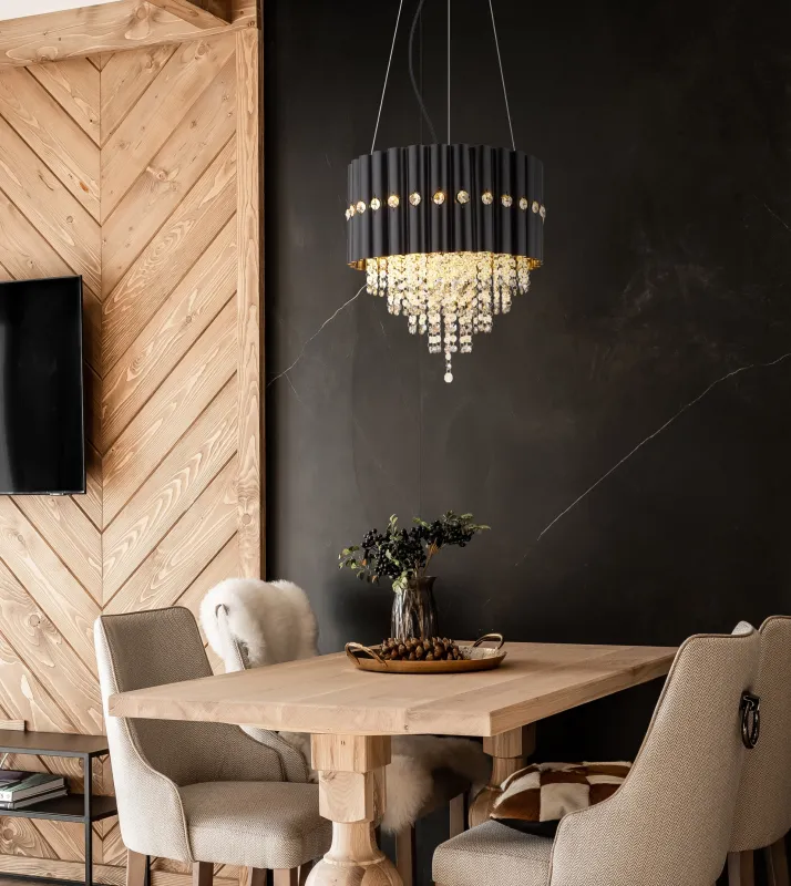 Eleos Ø40 Svart Taklampe Fra Globo Lighting - Med en stomme i matt svartlackerad metall och en lampsk&auml;rm i samma nyans sm&auml;lter den harmoniskt in i b&aring;de moderna och klassiska interi&ouml;rer.