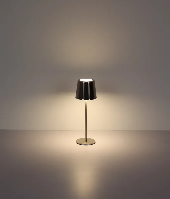 Vancouver 28cm Nikkel bærbar Fra Globo Lighting - Laget av matt nikkelmetall med en opal plastskjerm, gir den et stilig og sofistikert inntrykk.