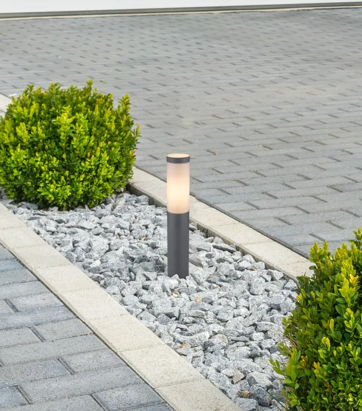 Boston 45cm Antrasitt pullerter Fra Globo Lighting - Tillverkad i rostfritt st&aring;l med en opalvit plastsk&auml;rm ger den ett mjukt och behagligt ljus.