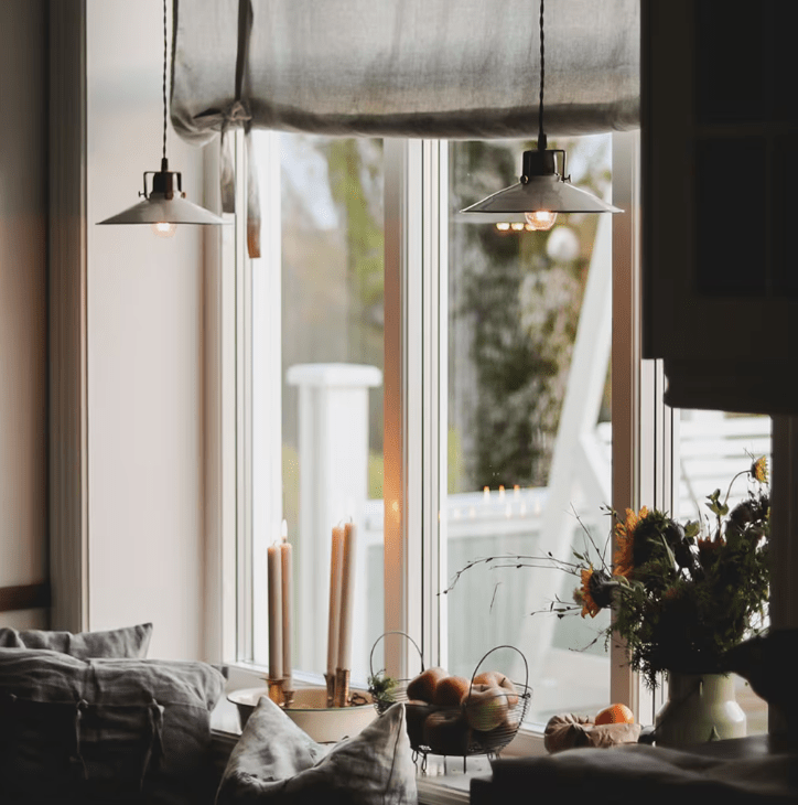 Skomakerlampe Herbert Ø23 Hvit vinduslampe Fra Strömshaga - Denne taklampen g&aring;r aldri ut p&aring; dato og er enkel &aring; plassere i hjemmet ditt hvor; den passer inn i de fleste rom som kj&oslash;kken, hall og stue.