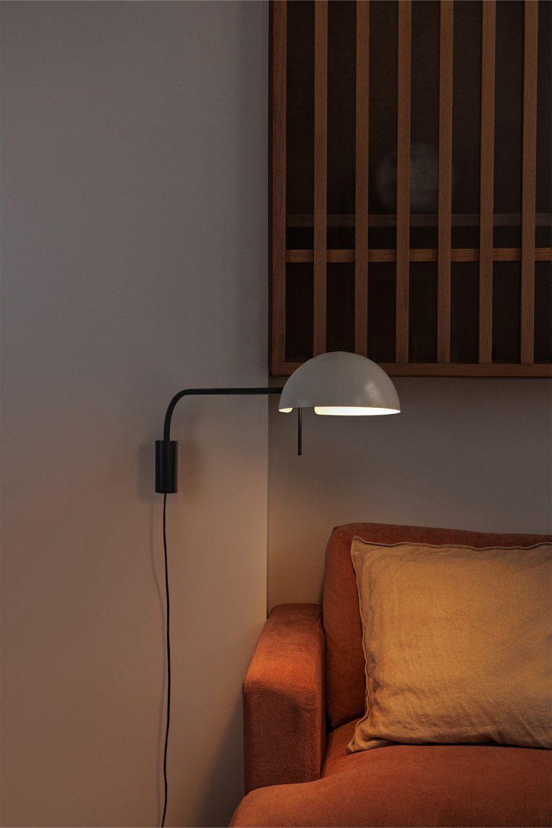 Dominica 88cm Beige vegglampe Fra Faro Barcelona - Dominica er en beige vegglampe designet av Faro Lab, inspirert av Chicago Aesthetic-bevegelsen mellom 1900 og 1940.