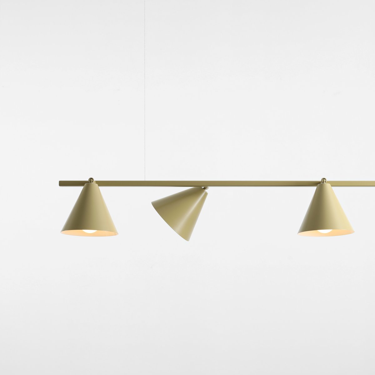 Form 120cm Pistasjnøtter Taklampe Fra Artera - Form er en moderne pendellampe i metall med et stilig og lekent design.