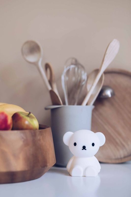 Bundle of Light - Boris Mini Hvit barnelampe Fra Mr Maria - Legg til litt lys og glede til dagen og hjemmet ditt med denne sjarmerende Boris-lampen.