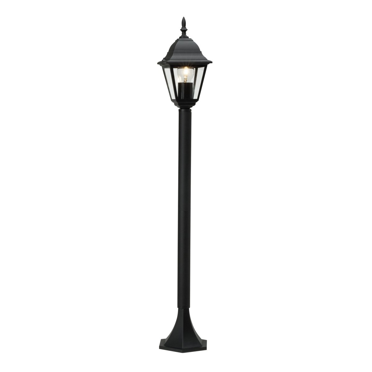 Newport 102cm Svart pullerter Fra Brilliant - Newport pullert er en 1 meter h&oslash;y utelampe som kombinerer b&aring;de funksjonalitet og dekorasjon, ideell for &aring; lyse opp gangveier eller blomsterbed.